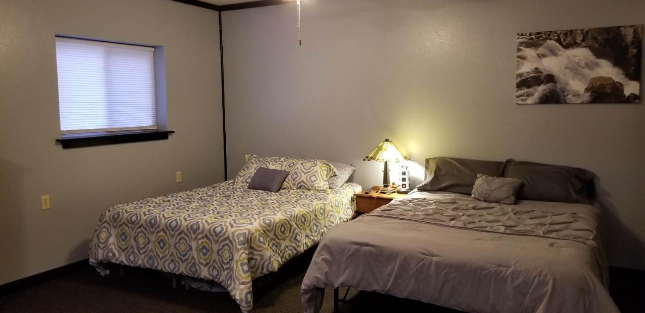 Becker'S Private Studio 2 Queen Beds, 1 Futon With A Great Back Yard! 奥本 外观 照片